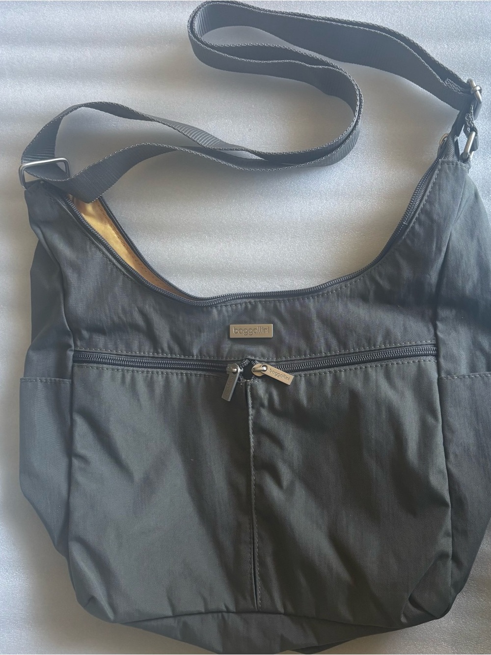 Baggallini crossbody purse/ bag nylon gray with a yellow interior 9X11X5 EUC